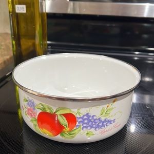 Lincoware Porcelain Enamelware Vintage Apple & Grape 7” cookware mixing bowl